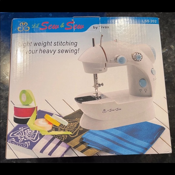 Lil' Sew & Sew Sewing Machine - Picture 2 of 7